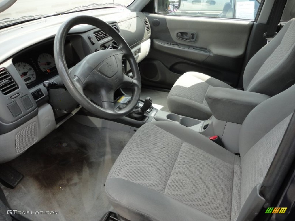 Gray Interior 2002 Mitsubishi Montero Sport LS 4x4 Photo #51257885