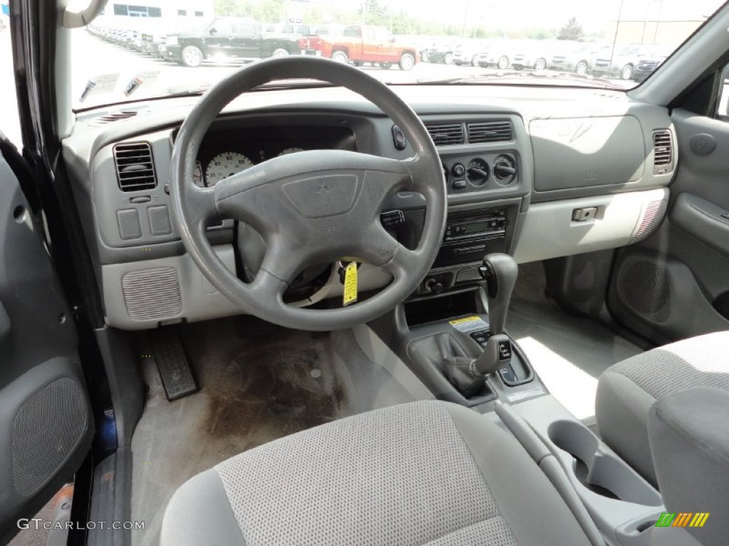 2002 Mitsubishi Montero Sport LS 4x4 Interior Color Photos