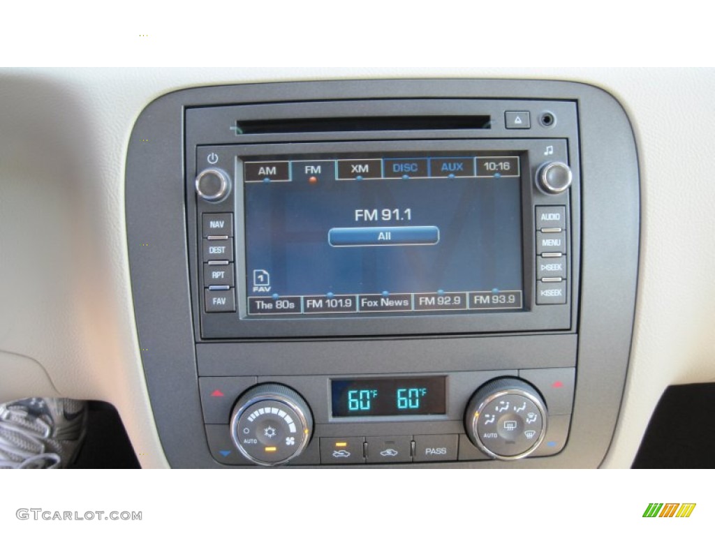 2010 Buick Lucerne CXL Controls Photo #51261851
