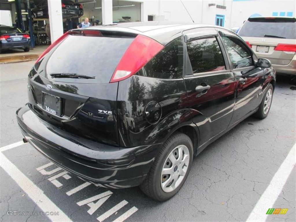 2005 Focus ZX5 SE Hatchback - Pitch Black / Dark Flint/Light Flint photo #2