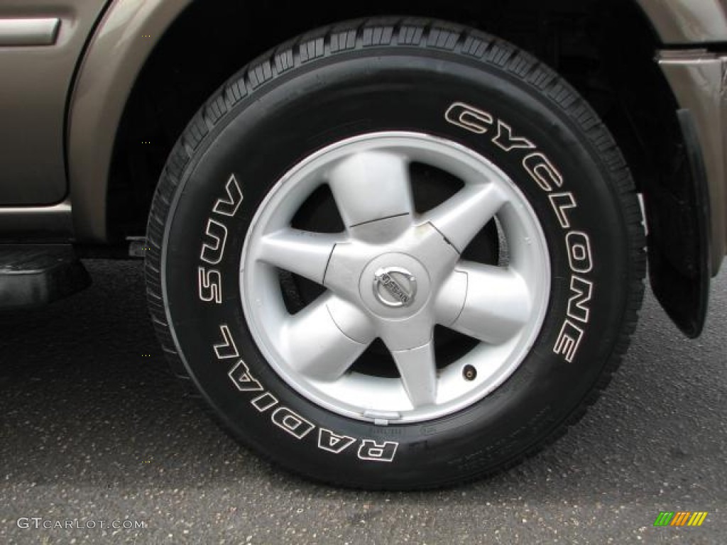 2002 Nissan Pathfinder SE Wheel Photos