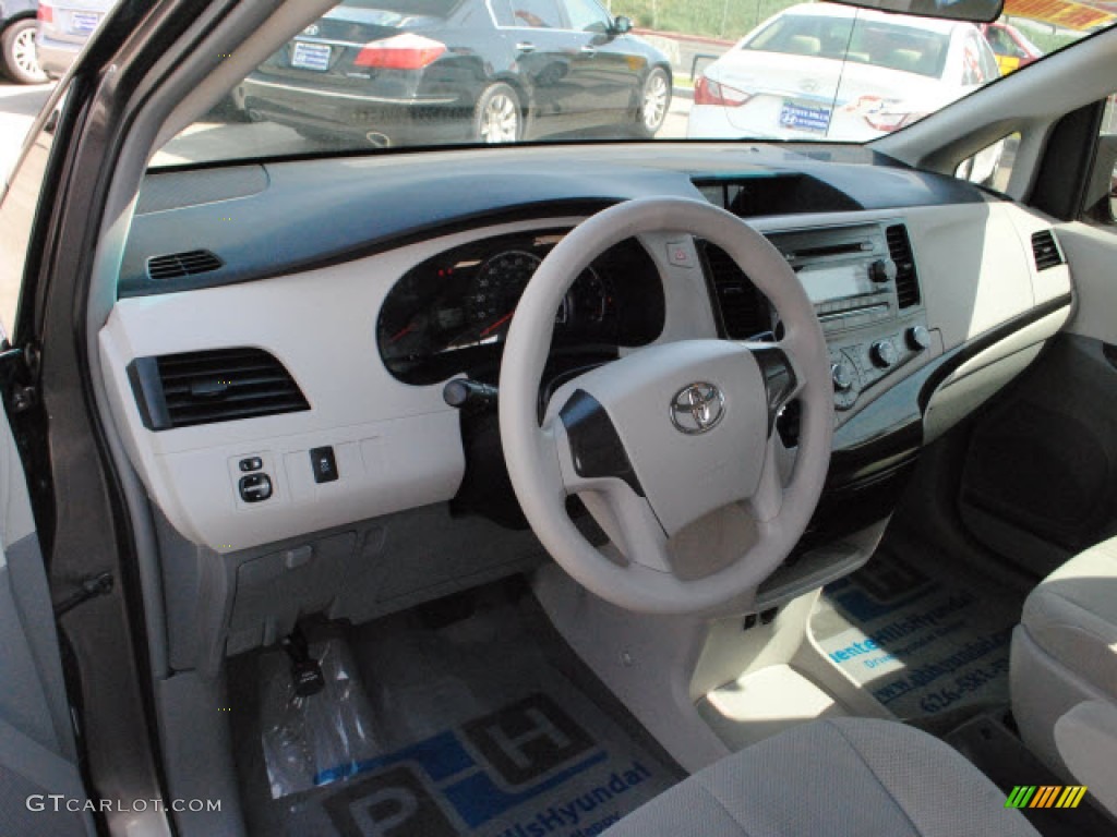 Light Gray Interior 2011 Toyota Sienna LE Photo #51273160