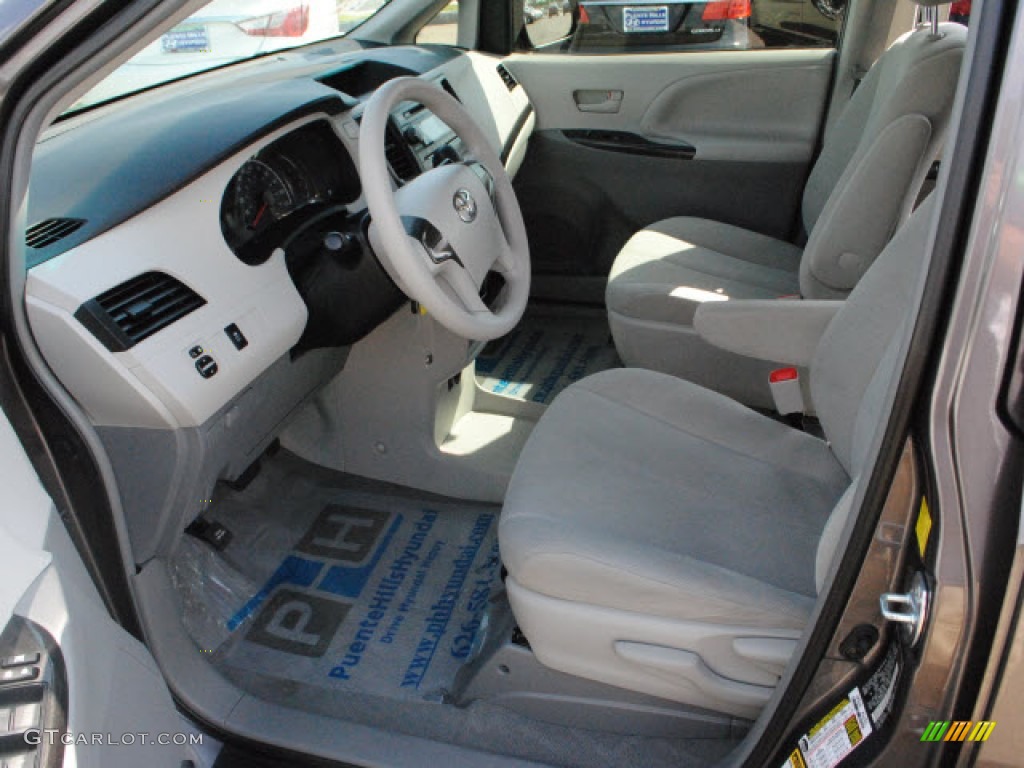 Light Gray Interior 2011 Toyota Sienna LE Photo #51273163
