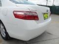 Super White - Camry LE Photo No. 28