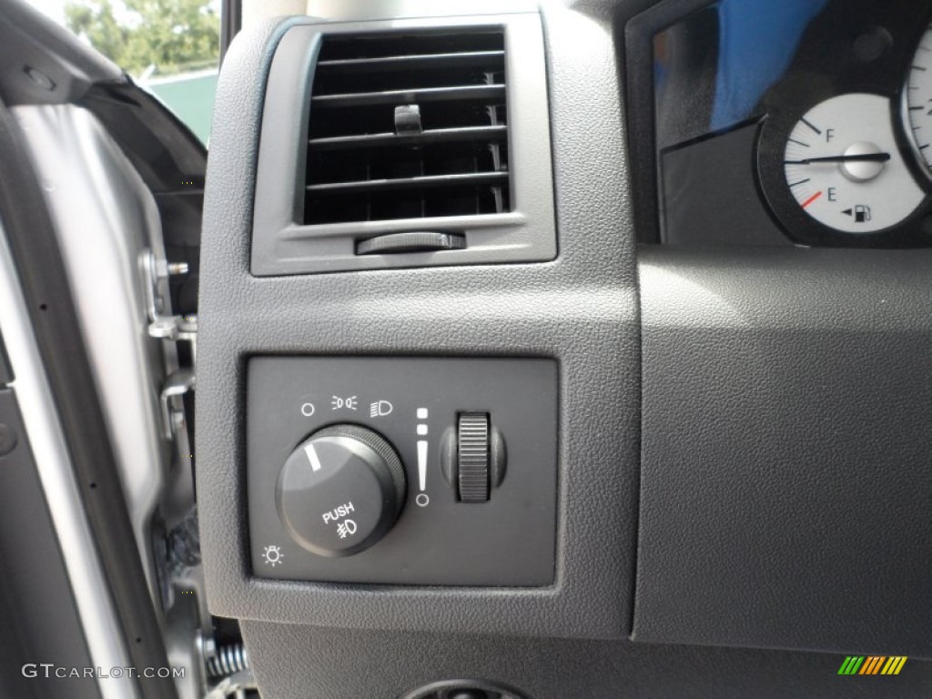 2008 Chrysler 300 Touring DUB Edition Controls Photo #51280177