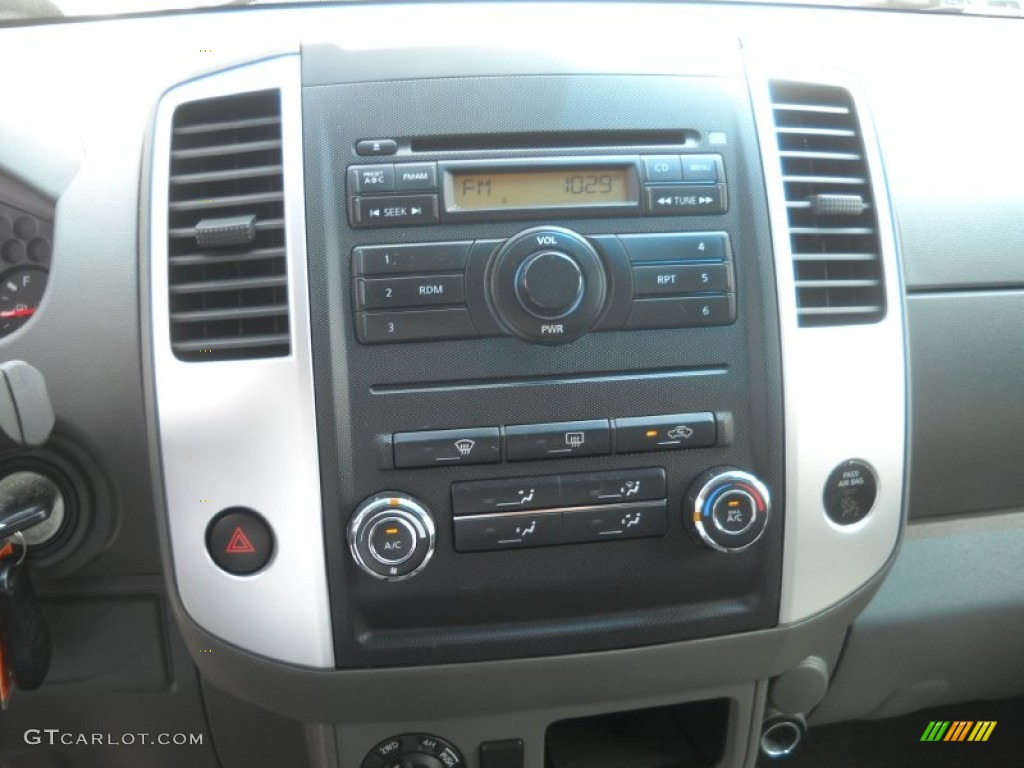 2009 Nissan Frontier SE Crew Cab 4x4 Controls Photo #51283180