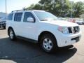 Avalanche White - Pathfinder SE 4x4 Photo No. 4
