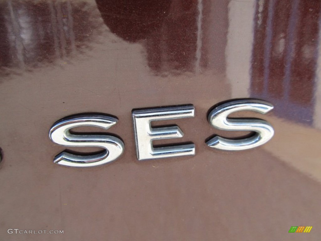 2001 Ford Taurus SES Marks and Logos Photos
