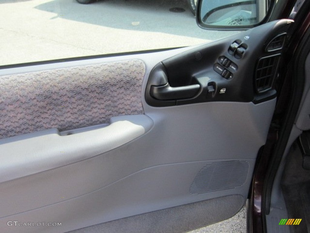 1999 Grand Voyager SE - Deep Cranberry Pearl / Mist Gray photo #12