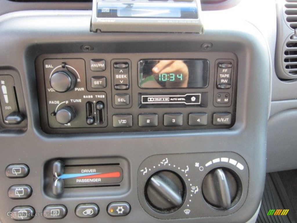 1999 Grand Voyager SE - Deep Cranberry Pearl / Mist Gray photo #24