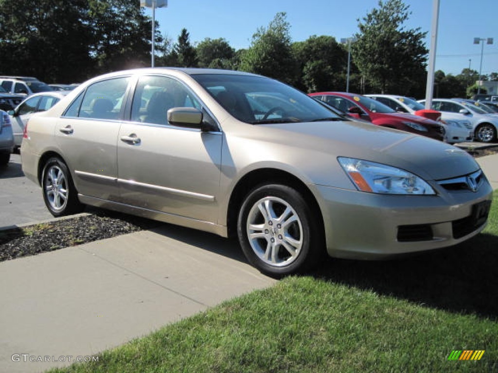 2006 Accord EX-L Sedan - Desert Mist Metallic / Ivory photo #4