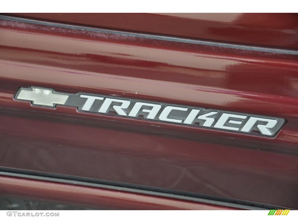 2003 Chevrolet Tracker LT Hard Top Marks and Logos Photos