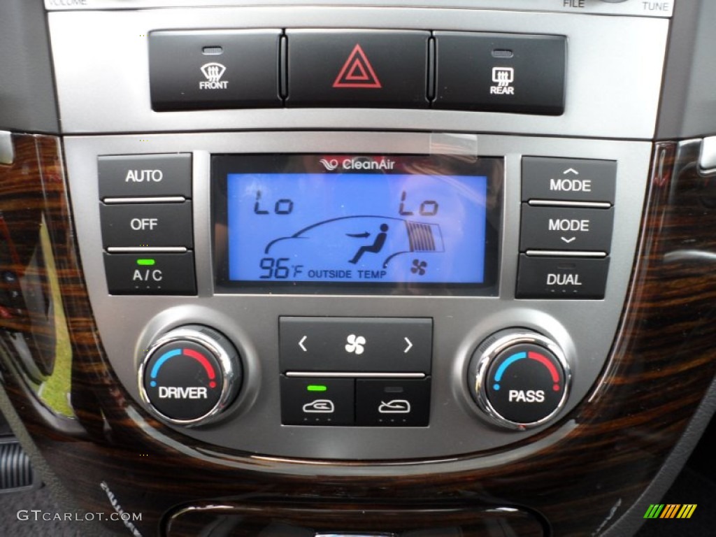 2011 Hyundai Santa Fe Limited AWD Controls Photo #51311329