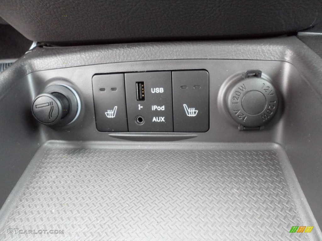 2011 Hyundai Santa Fe Limited AWD Controls Photo #51311344