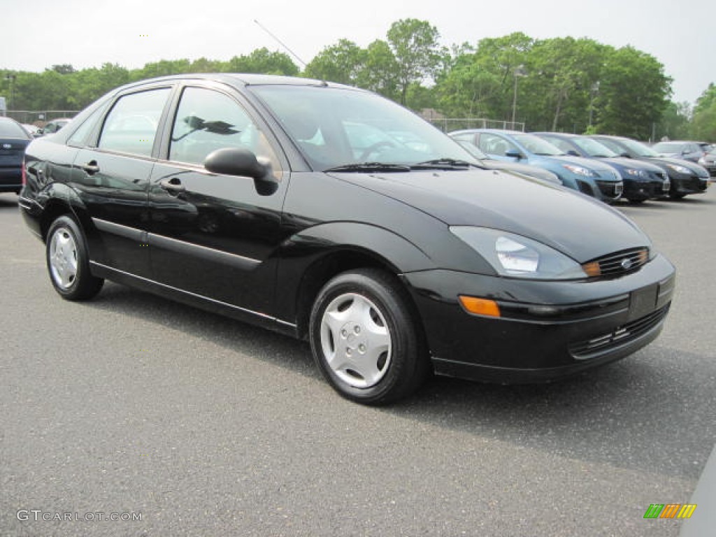 2004 Focus LX Sedan - Pitch Black / Medium Graphite photo #4