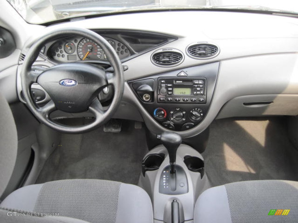 2004 Focus LX Sedan - Pitch Black / Medium Graphite photo #5