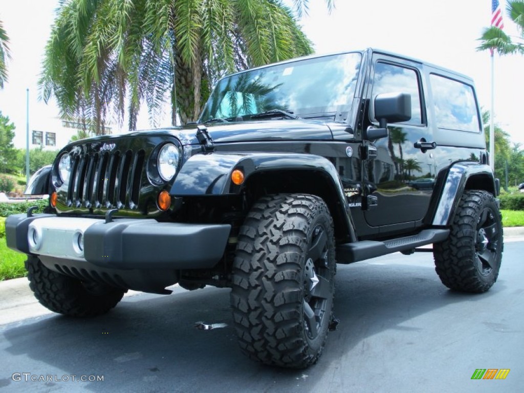 2011 Wrangler Sahara 4x4 - Black / Black photo #2