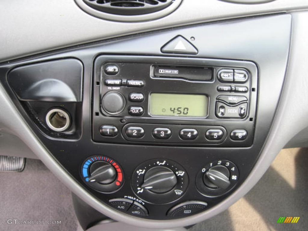 2004 Focus LX Sedan - Pitch Black / Medium Graphite photo #8