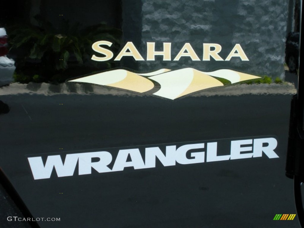 2011 Wrangler Sahara 4x4 - Black / Black photo #9