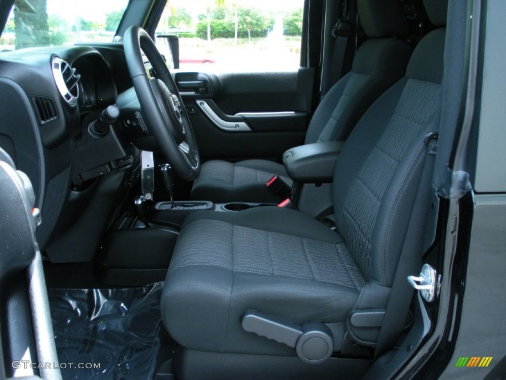 2011 Wrangler Sahara 4x4 - Black / Black photo #12