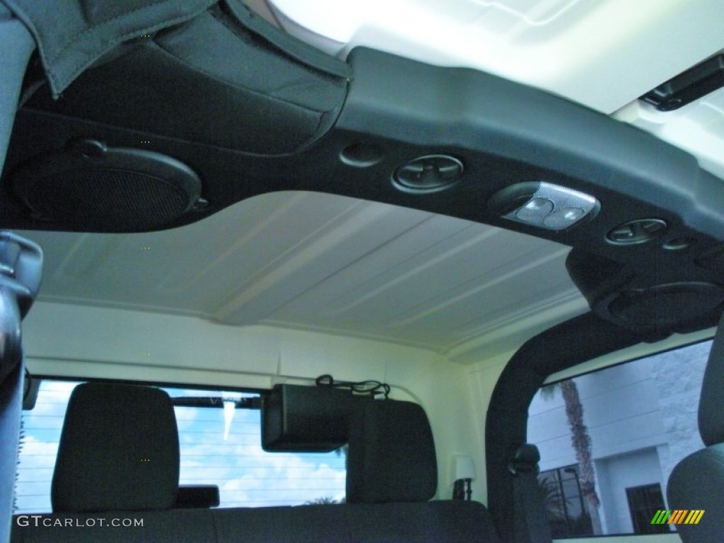 2011 Wrangler Sahara 4x4 - Black / Black photo #21