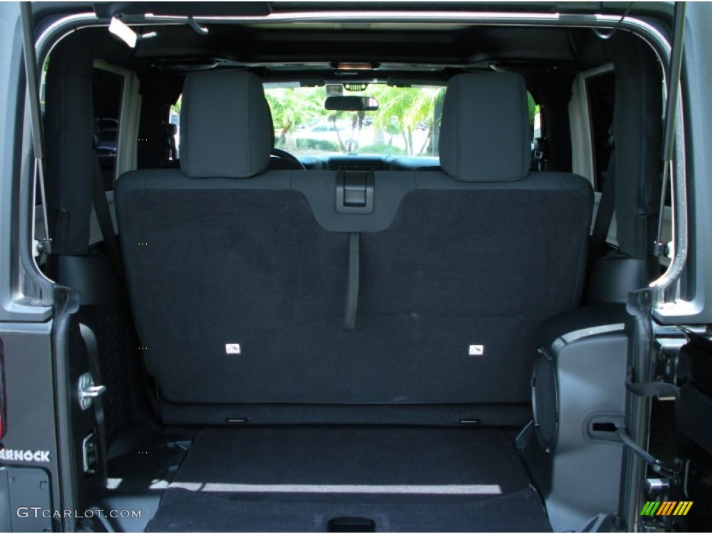 2011 Wrangler Sahara 4x4 - Black / Black photo #28