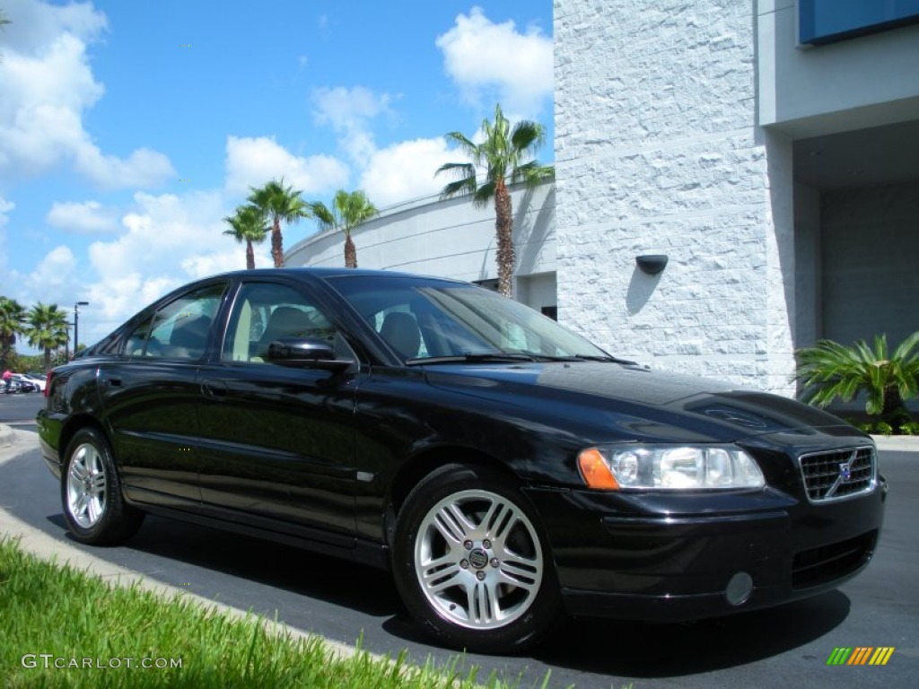 2005 Volvo S60 2.5T Exterior Photos
