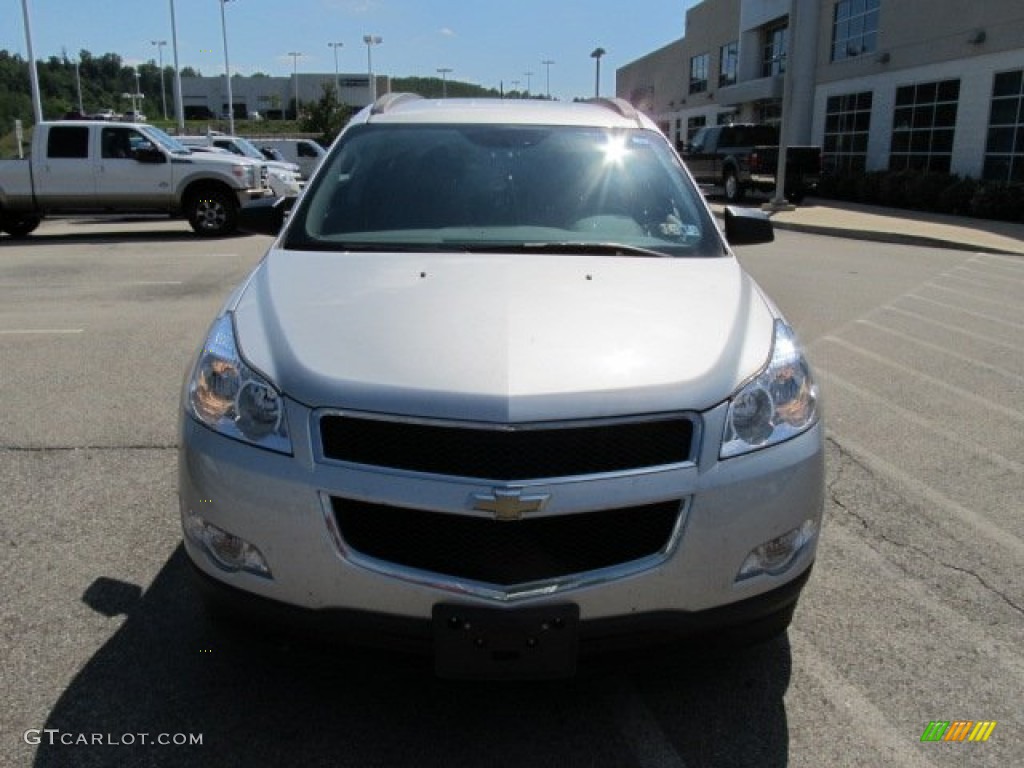 2011 Traverse LS AWD - Silver Ice Metallic / Dark Gray/Light Gray photo #4