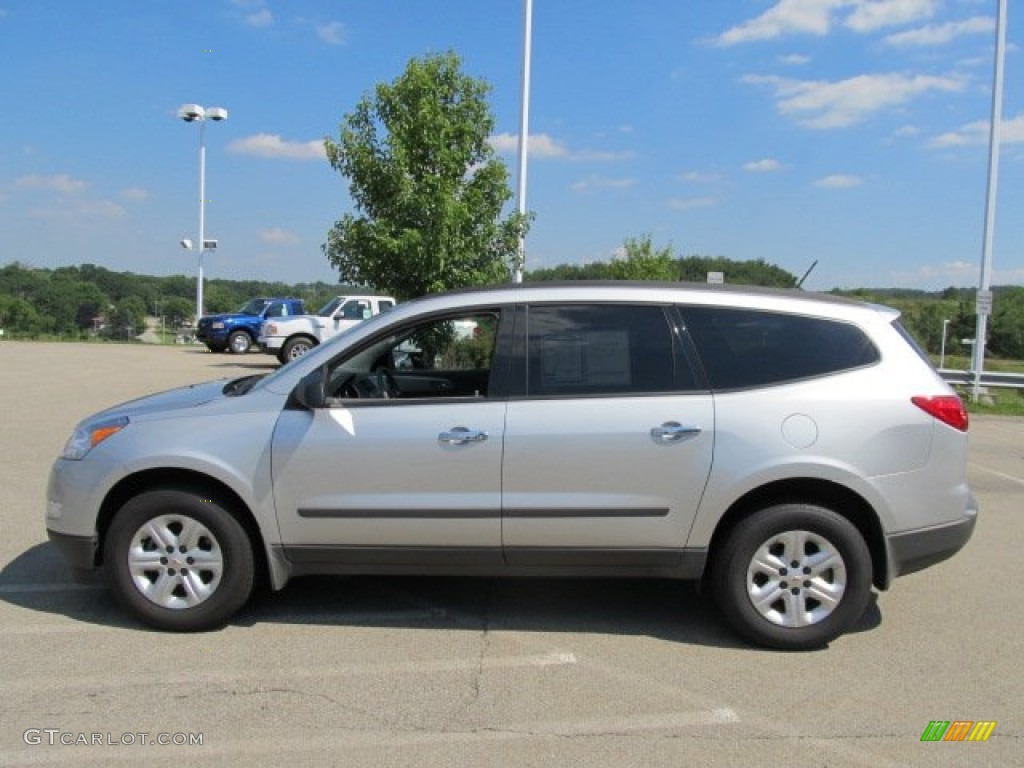 2011 Traverse LS AWD - Silver Ice Metallic / Dark Gray/Light Gray photo #6