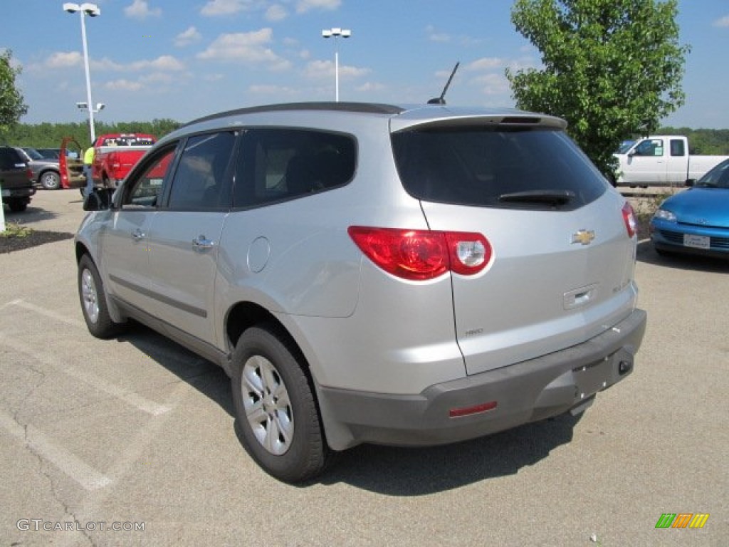 2011 Traverse LS AWD - Silver Ice Metallic / Dark Gray/Light Gray photo #7