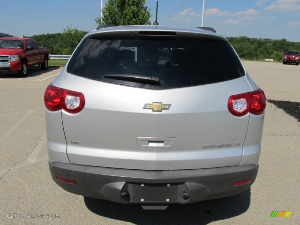 2011 Traverse LS AWD - Silver Ice Metallic / Dark Gray/Light Gray photo #8