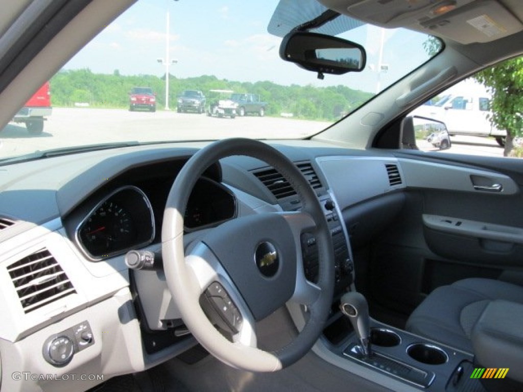 2011 Traverse LS AWD - Silver Ice Metallic / Dark Gray/Light Gray photo #10