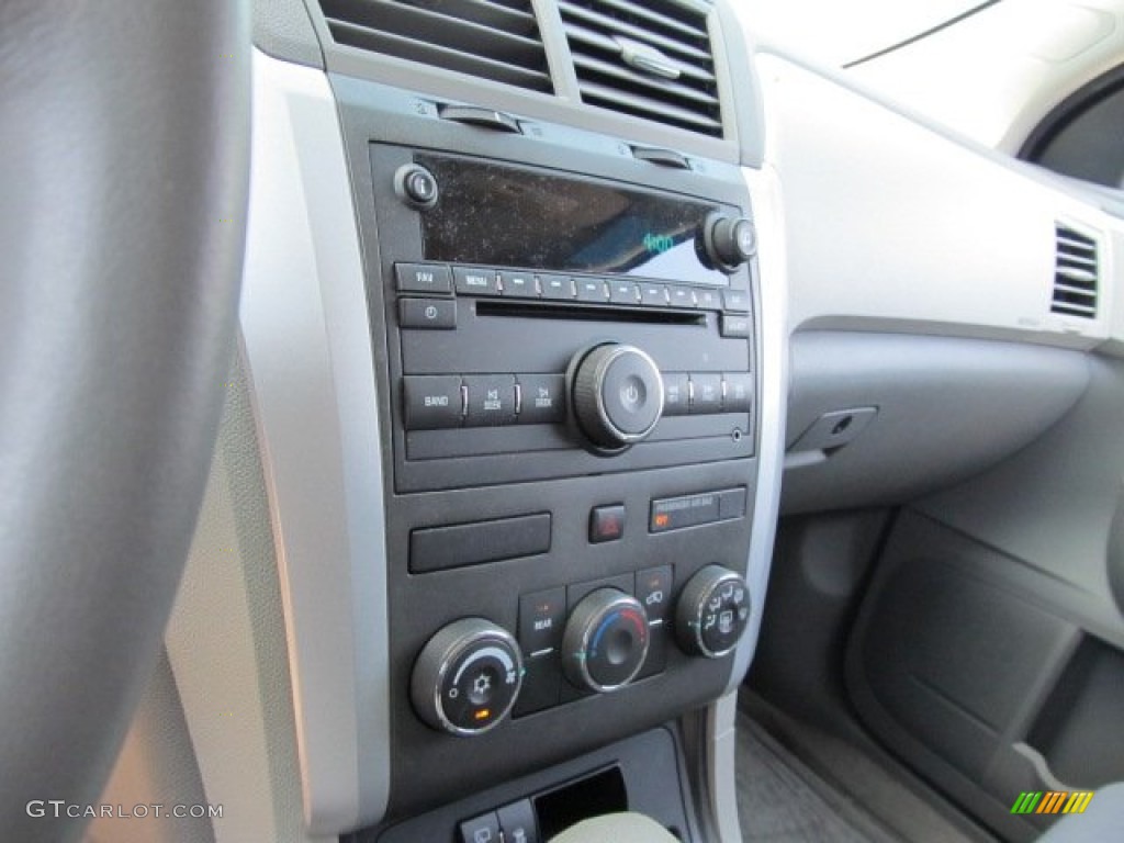2011 Traverse LS AWD - Silver Ice Metallic / Dark Gray/Light Gray photo #14