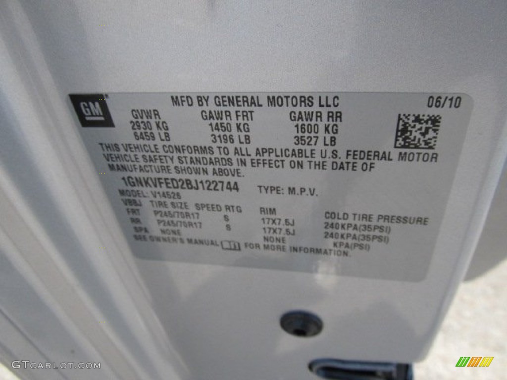 2011 Traverse LS AWD - Silver Ice Metallic / Dark Gray/Light Gray photo #24