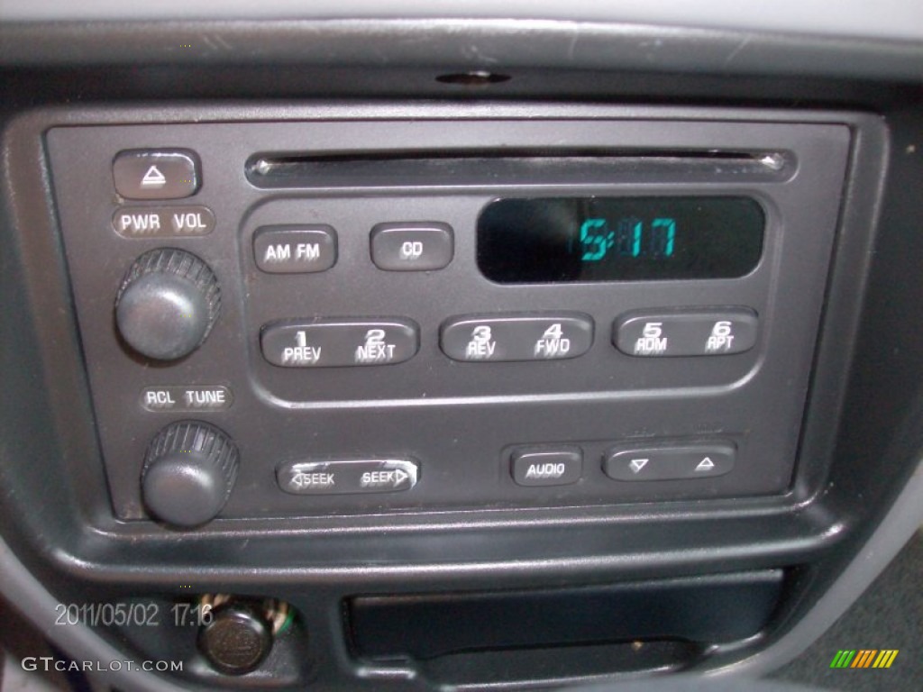 2004 Tracker LT 4WD - Black / Medium Gray photo #6