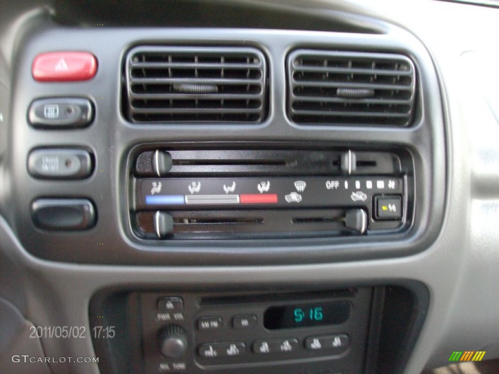 2004 Tracker LT 4WD - Black / Medium Gray photo #10
