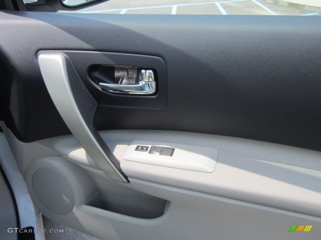 2011 Rogue S AWD - Pearl White / Gray photo #17