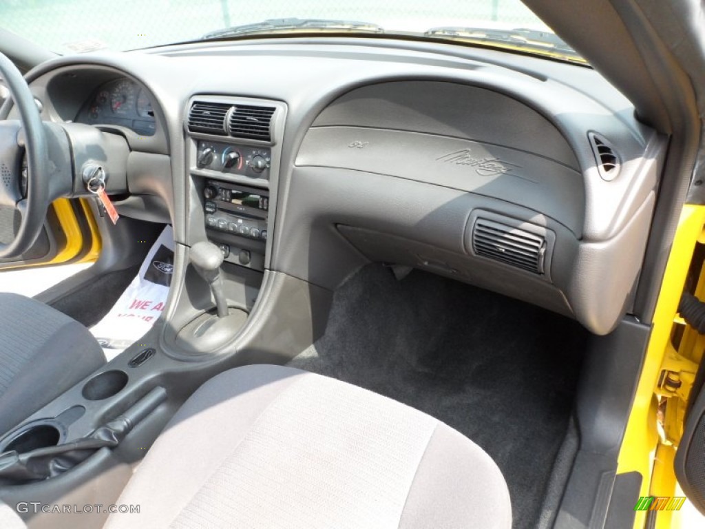 2004 Ford Mustang V6 Coupe Dark Charcoal Dashboard Photo #51328072
