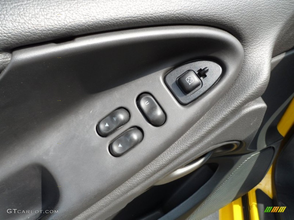 2004 Ford Mustang V6 Coupe Controls Photo #51328135