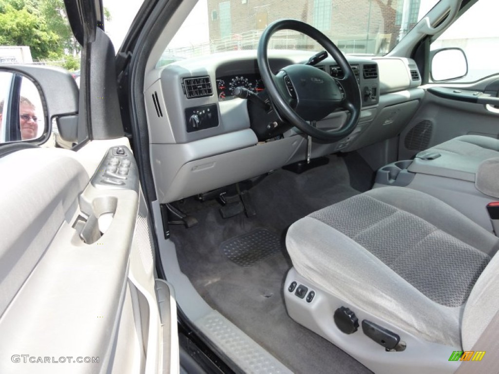 Medium Graphite Interior 2001 Ford F250 Super Duty XLT Super Crew 4x4 Photo #51330289