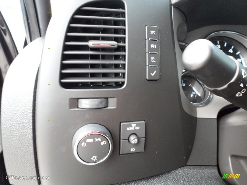 2009 Chevrolet Silverado 1500 LT Crew Cab Controls Photo #51335419