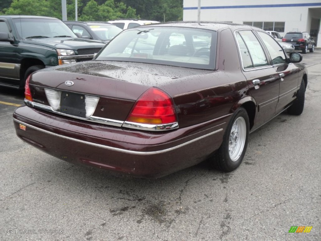 2002 Crown Victoria LX - Matador Red Metallic / Medium Parchment photo #2