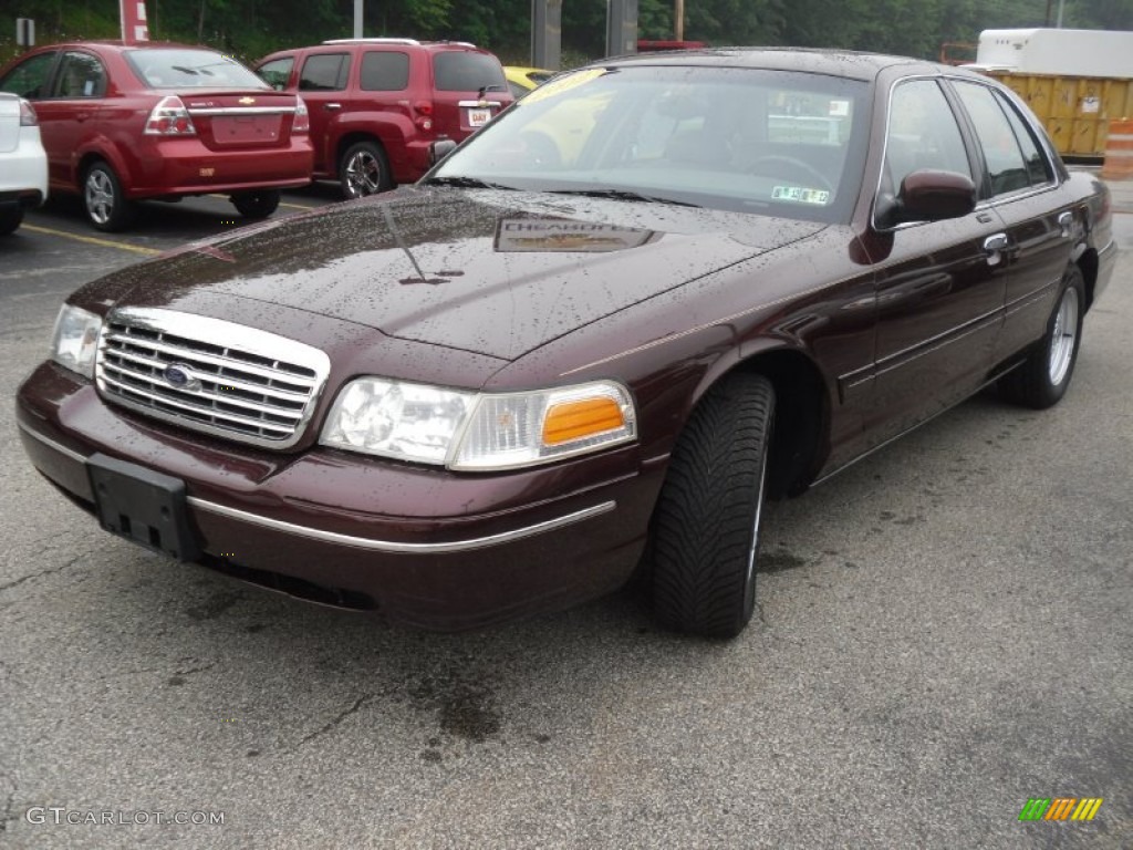 2002 Crown Victoria LX - Matador Red Metallic / Medium Parchment photo #4