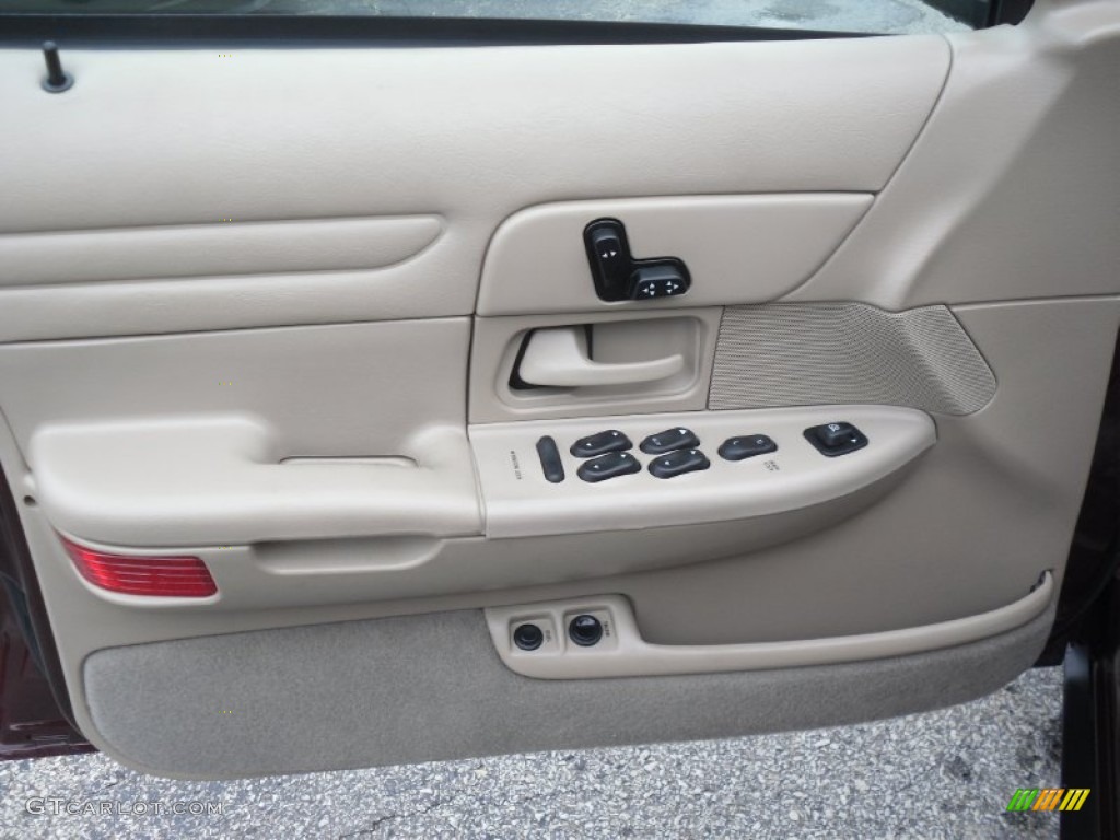 2002 Ford Crown Victoria LX Door Panel Photos