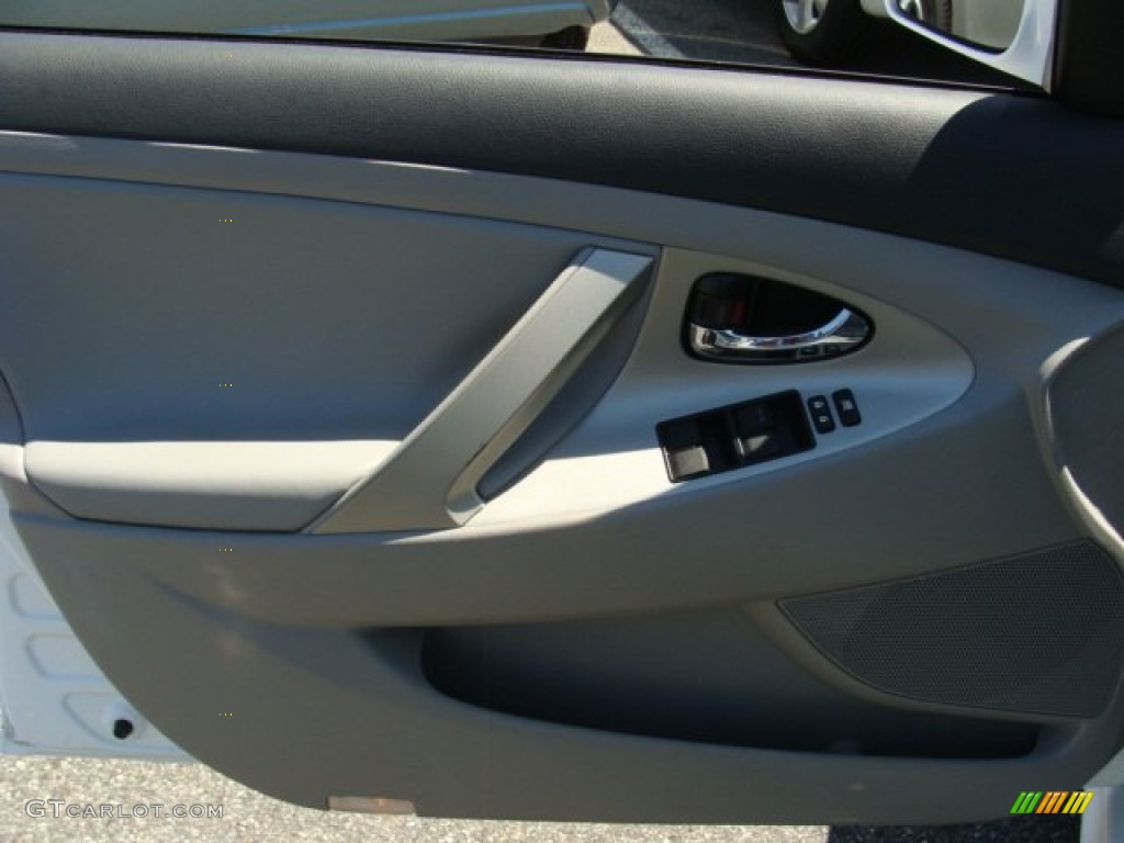 2009 Camry SE V6 - Super White / Ash photo #6