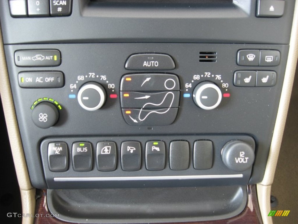 2011 Volvo XC90 3.2 AWD Controls Photos