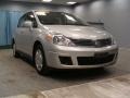Brillant Silver - Versa 1.8 S Hatchback Photo No. 4