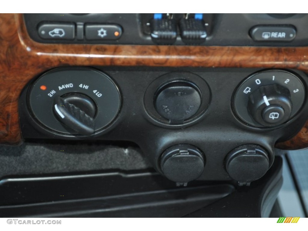 2004 Isuzu Ascender S 4x4 Controls Photo #51356546