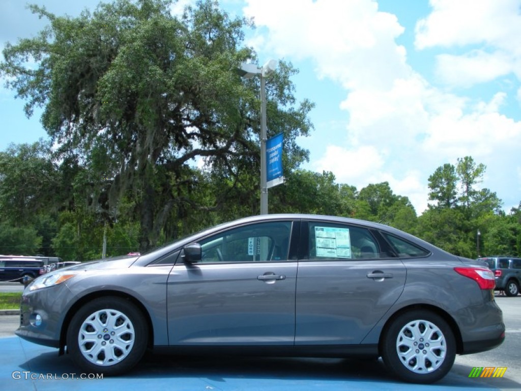 2012 Focus SE Sedan - Sterling Grey Metallic / Charcoal Black photo #2