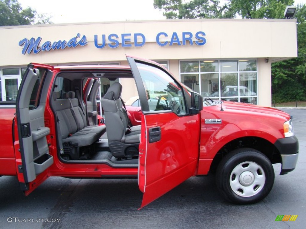 2005 F150 XL SuperCab 4x4 - Bright Red / Medium Flint Grey photo #15